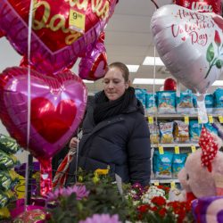 San Valentín se reinventa en EE.UU.: más autorregalos, familia y menos amor romántico
