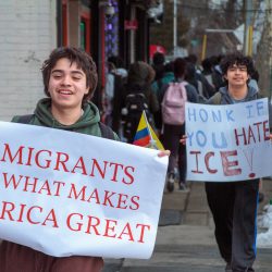 ¡Estudiantes se manifiestan contra ICE en Plainfield!