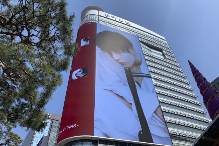 BTS vende cuatro millones de copias de su nuevo álbum en un día BTS vende cuatro millones de copias de su nuevo álbum en un día