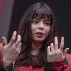 ¡Bratty Gira Ambiciosa!