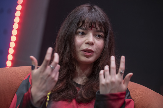 La cantante mexicana Bratty, habla durante una entrevista con EFE este lunes, en Ciudad de México (México). EFE/ Isaac Esquivel