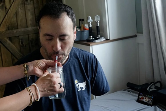 La neumonía obliga a un padre de NJ a amputarse los brazos y las piernas para salvar su vida