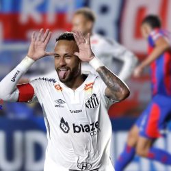 Neymar regresó a las canchas argentinas en un duelo electrizante ante el “Ciclón”