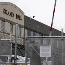 Grupo penitenciario desmiente rumores sobre programa de voluntariado para estudiantes en centro de detención de ICE