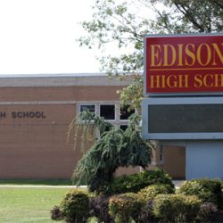 Distrito escolar de NJ quiere aumentar impuestos un 12%. El alcalde lo califica de “imprudente”