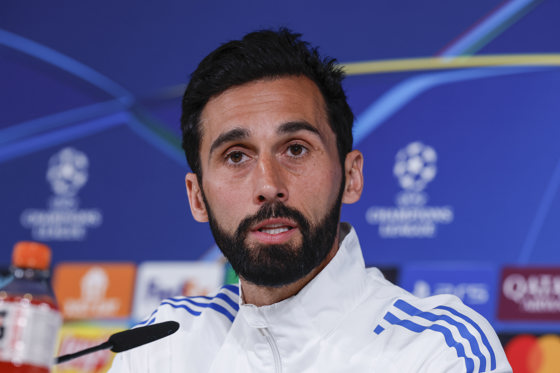 El técnico del Real Madrid, Álvaro Arbeloa, durante la rueda de prensa que ha ofrecido tras el entrenamiento del equipo este lunes en Valdebebas. EFE/ J.J.Guillen