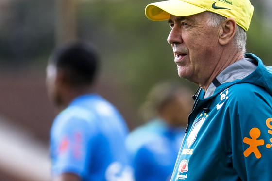 El entrenador de Brasil, el italiano Carlo Ancelotti, durante un entrenamiento en la Granja Comary el viernes, en Teresópolis (Brasil). EFE/ Antonio Lacerda