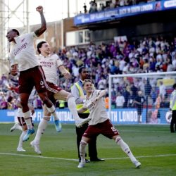 El Arsenal celebra título liguero.