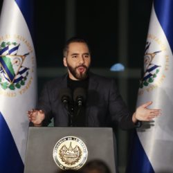 Bukele con “Mayor” respeto a la ley.
