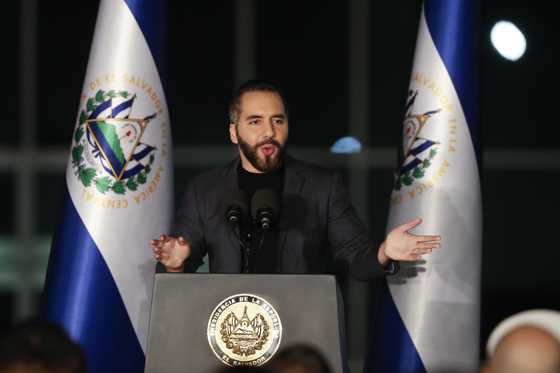 El presidente de El Salvador, Nayib Bukele, participa en la inauguración de las nuevas oficinas centrales de la Fiscalía General de la República (FGR) este martes, en Antiguo Cuscatlán (El Salvador). EFE/ Rodrigo Sura
