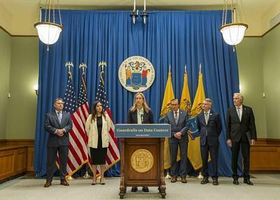 La gobernadora Mikie Sherrill anuncia un plan integral sobre centros de datos La gobernadora Mikie Sherrill anuncia un plan integral sobre centros de datos