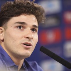 Julian Alvarez entre el Barcelona y el Arsenal.