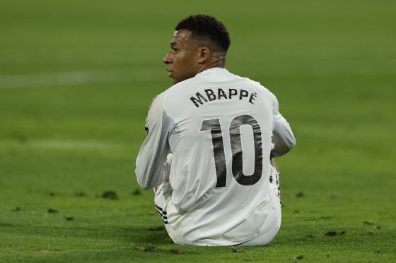 Mbappé trabaja al margen con la vista puesta en el clásico