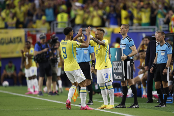 0-3. Brasil sonríe por partida doble: liderato y regreso de Neymar
