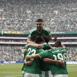 México arranca con el pie derecho (2-0) ante Sudáfrica.