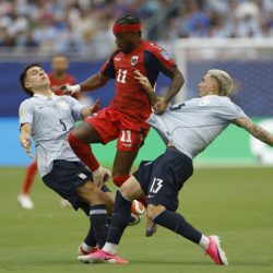 2-2. Uruguay se mete en un lío