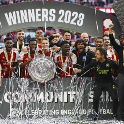 Arsenal y Manchester City levantan el telón inglés