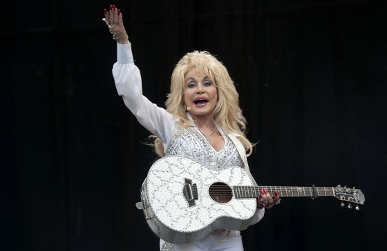 Dolly Parton (D.E.P)