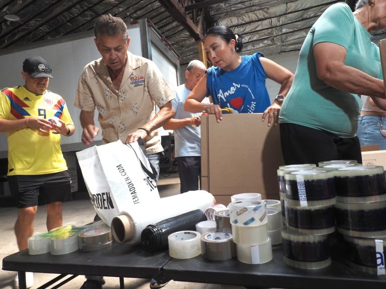 Elizabeth envía ayuda humanitaria a Colombia. Elizabeth envía ayuda humanitaria a Colombia.