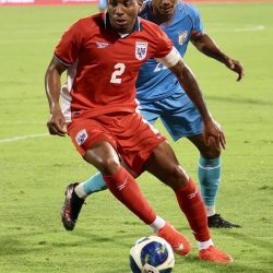 Panamá rescata un empate