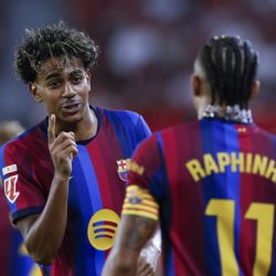 Raphinha entra en el territorio de Messi y Cristiano