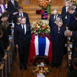 La familia real noruega da el último adiós a la princesa Astrid, hermana de Harald V