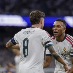 Presión arriba, Courtois abajo y pitos en el Bernabéu