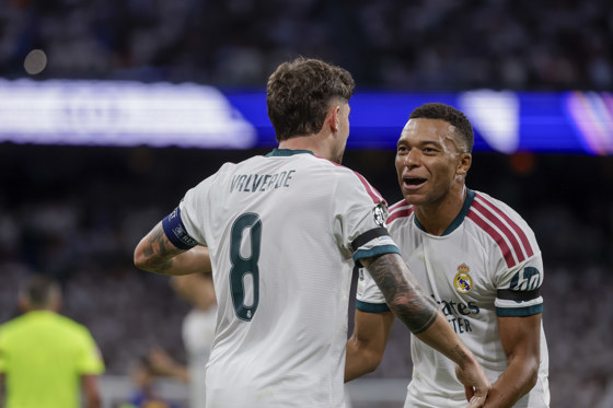 Presión arriba, Courtois abajo y pitos en el Bernabéu