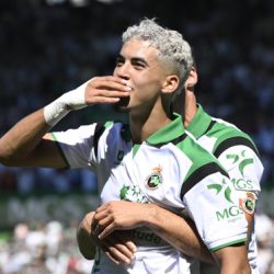 El Racing pone fin al invicto del Alavés