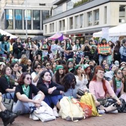 Colombianas protestan por el derecho al aborto