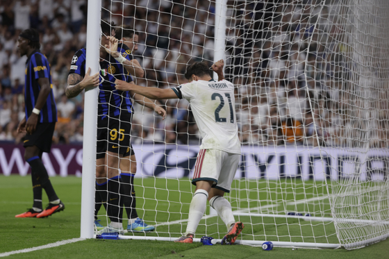 El centrocampista del Real Madrid, Brahim Díaz, durante el encuentro correspondiente a la Liga de Campeones que disputan Real Madrid e Inter de Milán, este martes en el estadio Santiago Bernabéu, en Madrid. EFE/Juanjo Martín.