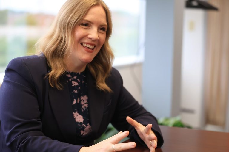 La Comisionada de Educación de Nueva Jersey, Lily Laux, fue entrevistada en su oficina en Trenton. Chris Pedota | Para NJ.com