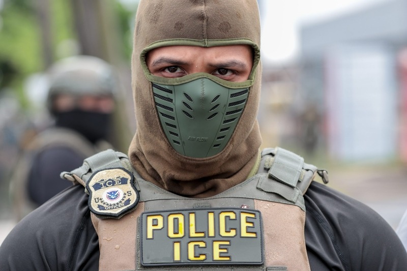 Nueva Jersey solicita a un juez que rechace la iniciativa del gobierno de Trump para derogar una ley estatal que prohíbe a los agentes de ICE usar máscaras. Un nuevo documento legal explica los motivos. (Foto de Ben Ackman/New Jersey Monitor)