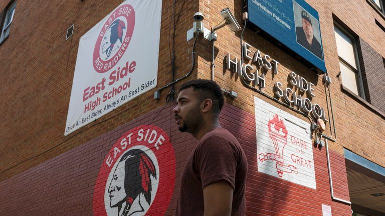 Autodeportación deja en limbo a Adolescente.
