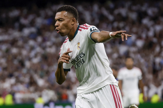 El delantero francés del Real Madrid, Kylian Mbappé, en el estadio Santiago Bernabéu, en Madrid. EFE / Juanjo Martín.