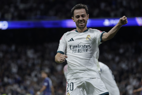 El centrocampista portugués del Real Madrid Bernardo Silva celebra tras marcar el primer gol del equipo durante el encuentro de Liga de Campeones que disputaron Real Madrid y RB Leipzig en el Santiago Bernabéu, en Madrid. EFE / Juanjo Martín.