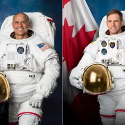 Dos astronautas concluyen una caminata espacial tras instalar un panel solar en la EEI