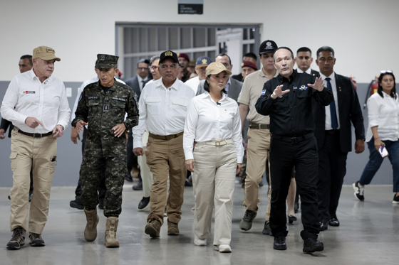 Keiko visita cárcel “Cecot” de El Salvador.