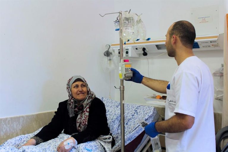 Gaza abundan los médicos pero faltan hospitales