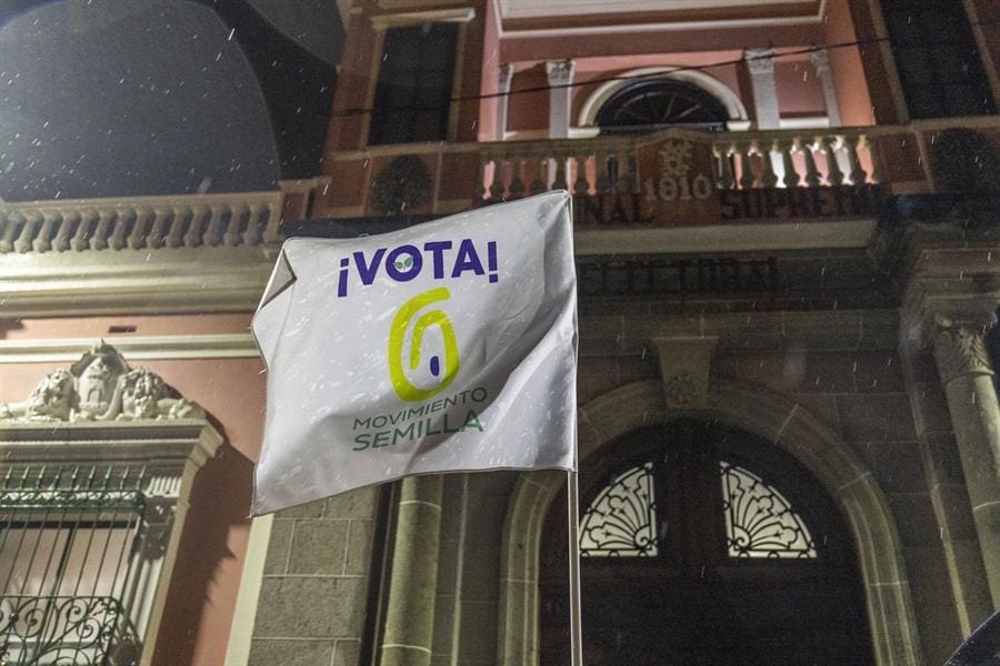 (FILE) View today of a Semilla movement flag in Guatemala City (Guatemala) Jul 12, 2023.EFE/ Esteban Biba