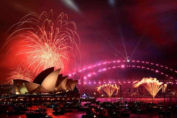 Fireworks illuminate the sky above the Sydney Opera House and the Sydney Harbour Bridge as part of the early New Year'Äôs Eve celebrations in Sydney, Australia, 31 December 2024. EFE/EPA/BIANCA DE MARCHI