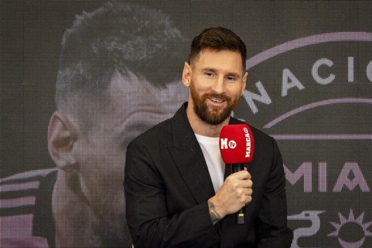 [FILE] Lionel Messi speaks during the Marca América Award ceremony. EFE/Eva Marie Uzcátegui