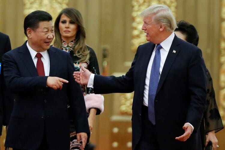 (FILE) Photo of US President Donald Trump (R) and his Chinese counterpart, Xi Jinping. EFE-EPA/Thomas Peter/Pool