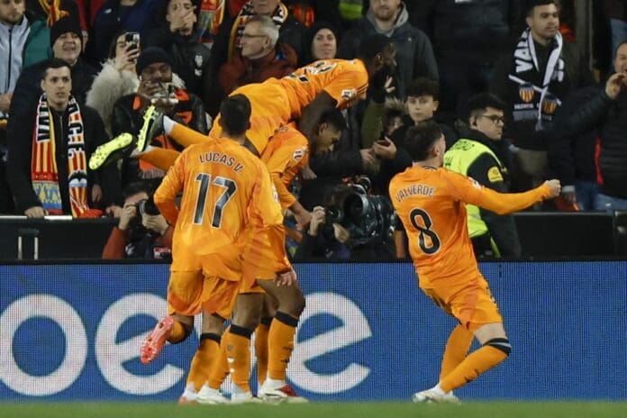 Belliingham Mestalla Real Madrid's Jude Bellingham celebrates after scoring the 1-2 lead during the matchday 12 of the Spanish LaLiga EA Sports, between Valencia CF and Real Madrid, at Mestalla stadium in Valencia, Spain, 03 January 2025. EFE/Manuel Bruque