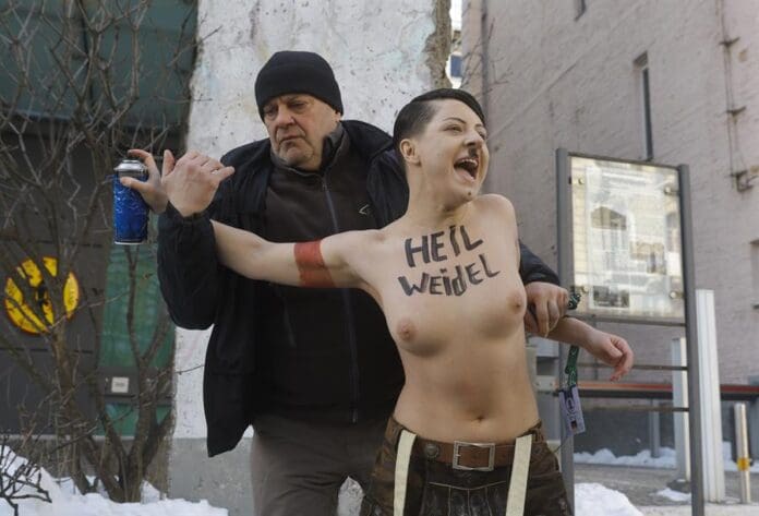 Heil Weidel Security intervene as an activist from Ukraine's feminist group FEMEN impersonates Adolf Hitler while protesting against the Alternative for Germany (AfD) party and its leader Alice Weidel, on the day Germany holds its federal elections, outside the German embassy in Kyiv, Ukraine, 23 February 2025. EFE-EPA/SERGEY DOLZHENKO