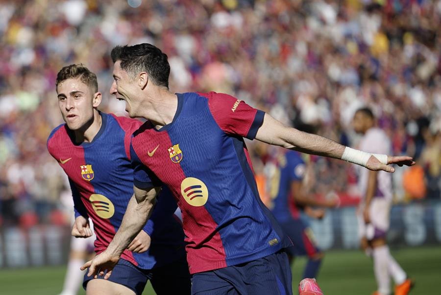 FC Barcelona's Robert Lewandowski (C) celebrates after scoring his second goal against Girona during LaLiga match between FC Barcelona and Girona at Lluis Companys in Barcelona, Catalonia, Spain, Mar. 30, 2025. EFE/Alberto Estevez
