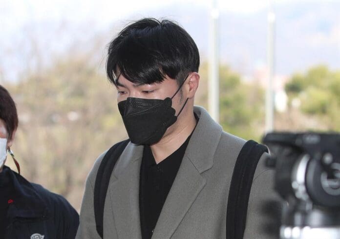 Andong (Korea, Republic Of), 09/03/2021.- South Korean singer Wheesung arrives at the district court to attend a sentence trial on his alleged habitual use of propofol in Andong, North Gyeongsang Province, South Korea, 09 March 2021. Wheesung was later sentenced to one year in prison, suspended for two years. (Corea del Sur) EFE/EPA/YONHAP SOUTH KOREA OUT[SOUTH KOREA OUT]