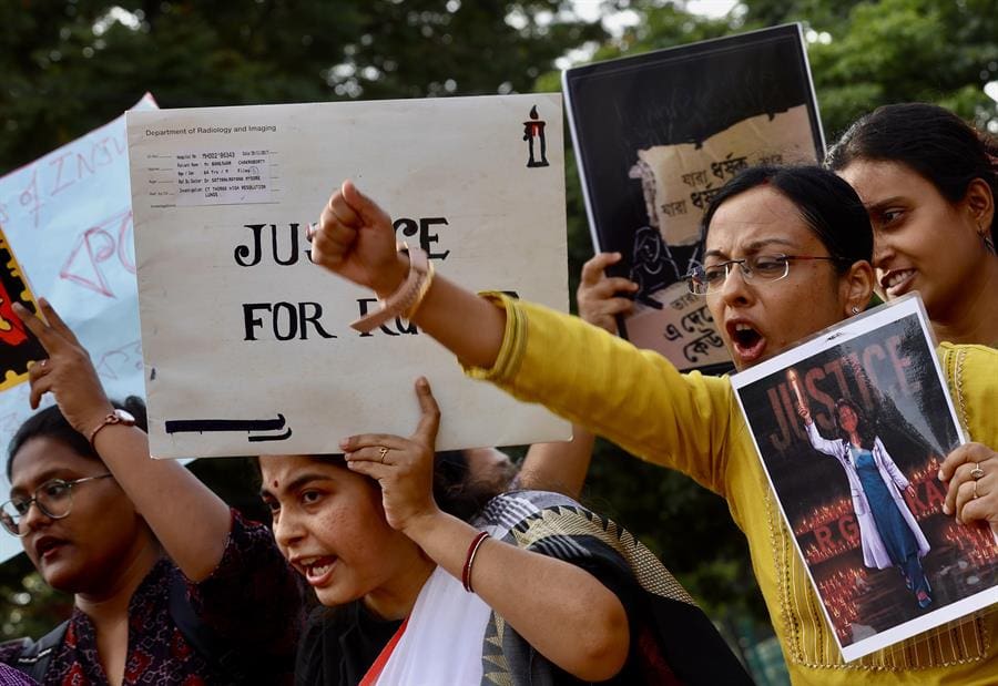 [FILE] People hold placards and shout slogans during a protest in Bangalore, India, 14 September 2024. EFE-EPA/JAGADEESH NV