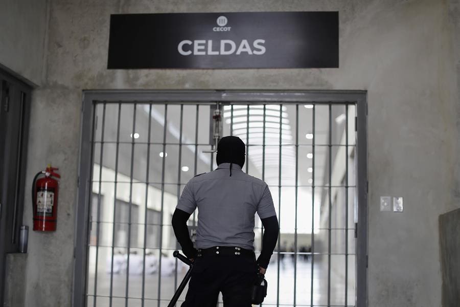 File photo of a guard at the Terrorism Confinement Center (CECOT) in Tecoluca, El Salvador. October 12, 2023. EFE/Rodrigo Sura