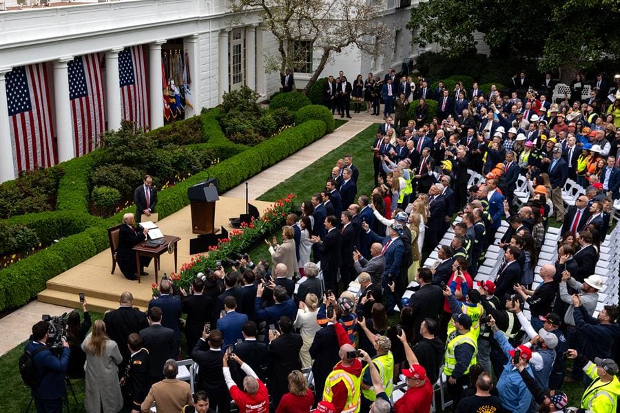 US President Donald Trump (L) during a tariff announcement in the Rose Garden of the White House in Washington, DC, US, 02 April 2025. EFE/EPA/KENT NISHIMURA